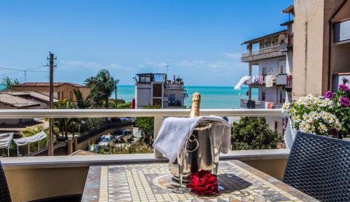 Deluxe Double Room with Balcony and Sea View