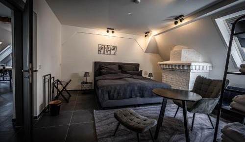 Four-Bedroom Apartment with Balcony 