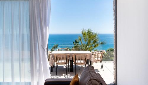Two-Bedroom Deluxe Apartment with Ocean View