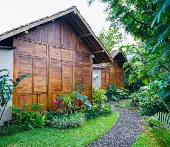One-Bedroom Wooden Cabin with Mountain View