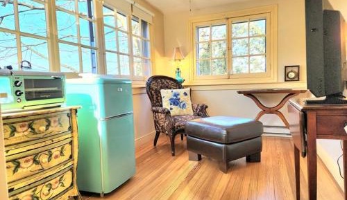 Deluxe Queen Suite