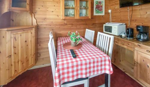 One-Bedroom Holiday Home