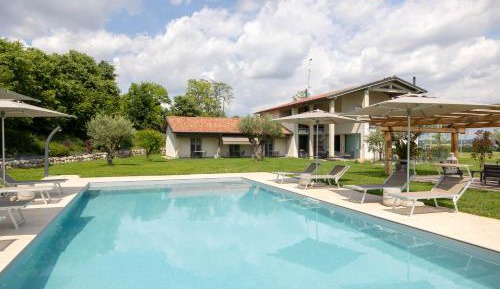 Queen Room with Pool View