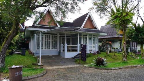 Villa with Garden View
