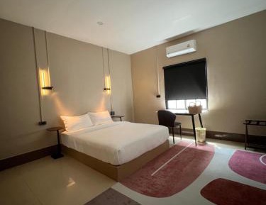 Standard Queen Room