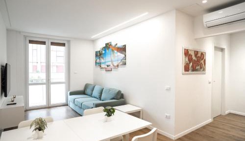 Two-Bedroom Deluxe Apartment with Balcony