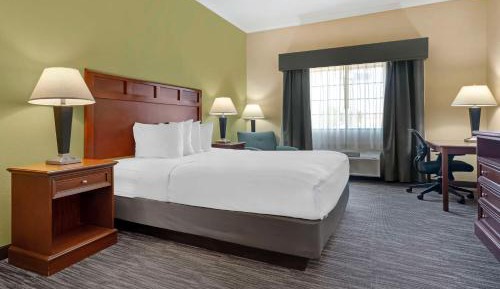King Room with Roll-in Shower - Disability Access/Non-Smoking
