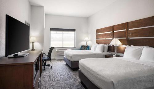 Queen Room with Two Queen Beds and Bathtub - Disability Access