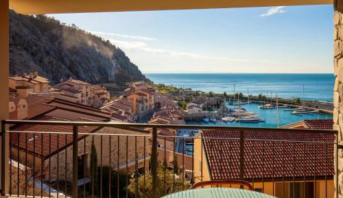 One-Bedroom Apartment with Balcony and Sea View
