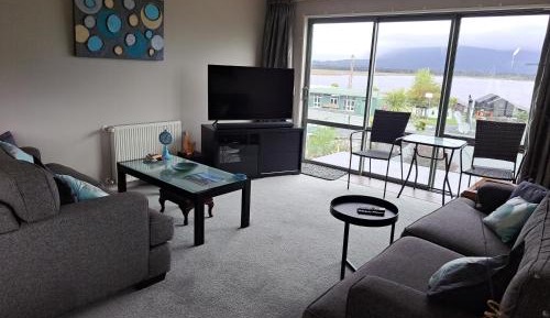 Apartment with Lake View