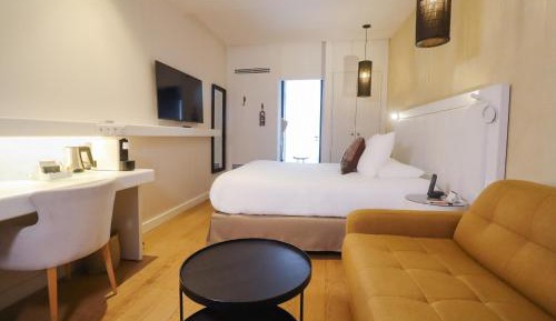 Quadruple Room with King Bed and Sofa Bed - Non-Smoking