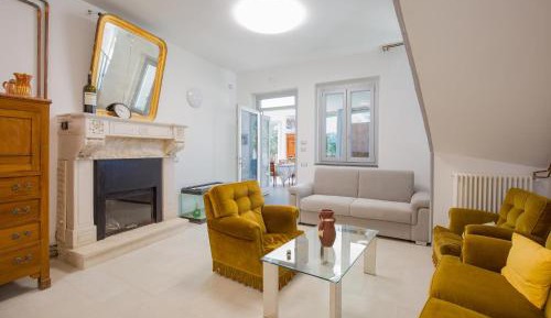 Ten-Bedroom Holiday Home