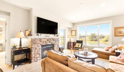 Two-Bedroom Apartment with Water View