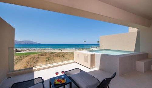Infinity Suites Swim Up Sea View