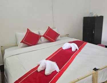 Queen Room with Shared Bathroom