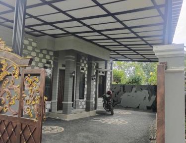 Villa with Garden View