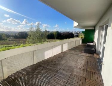 Three-Bedroom Apartment with Balcony