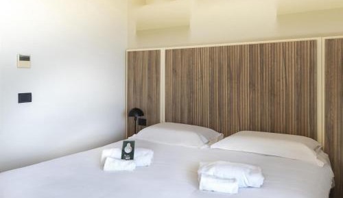 Double Room (1 Adult)