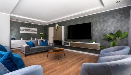 Five-Bedroom Holiday Home