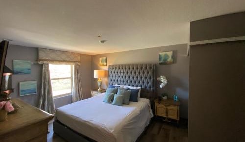 Deluxe Queen Room