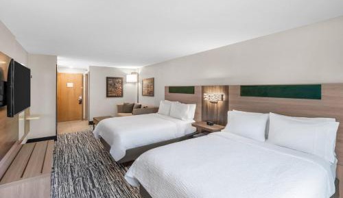 Queen Suite with Two Queen Beds and Private Patio Access - Lake View