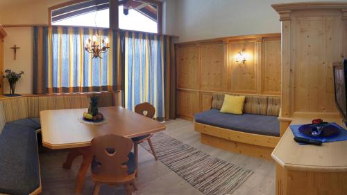 Three-Bedroom Apartment with Balcony