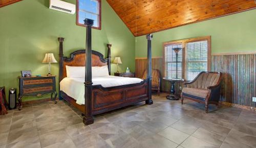 One-Bedroom Holiday Home