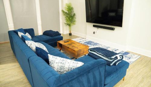 Three-Bedroom Deluxe Apartment