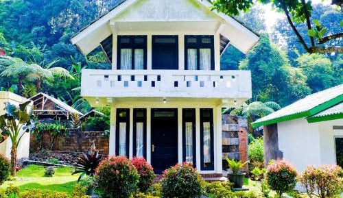 Villa with Garden View