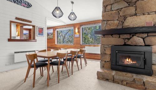 Apartment with Mountain View