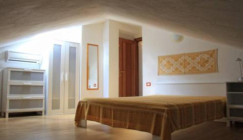 Basic Triple Room with Shared Bathroom