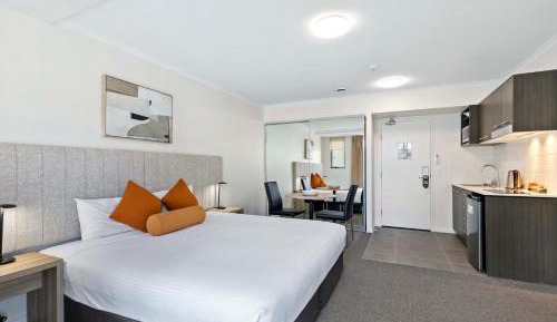 Studio- Limited Housekeeping