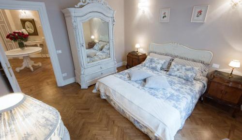 Four-Bedroom Deluxe Apartment