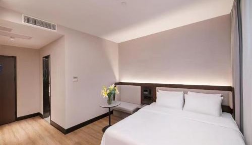 Standard Queen Room