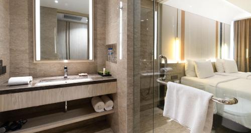 Signature Sea View Twin Bed