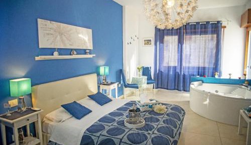Double Room with Spa Bath and Shared Bathroom