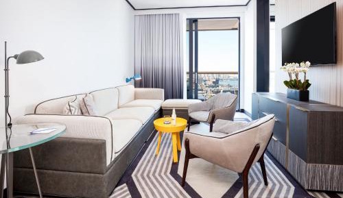 King - One Bedroom Suite w. Balcony