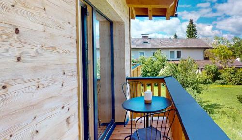 Apartment with Mountain View