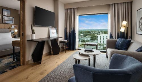Luminary, 1 Bedroom Suite, 1 King, Sofa bed