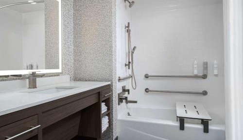 King Studio Suite with Accessible Tub - Mobility Access