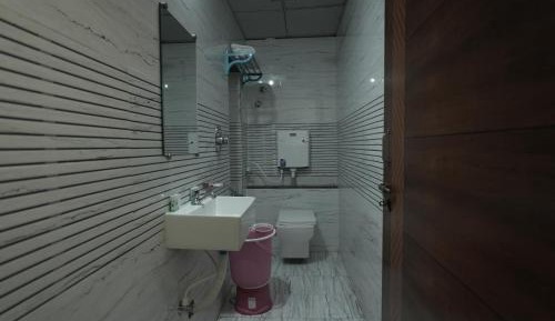 Room #1265400605