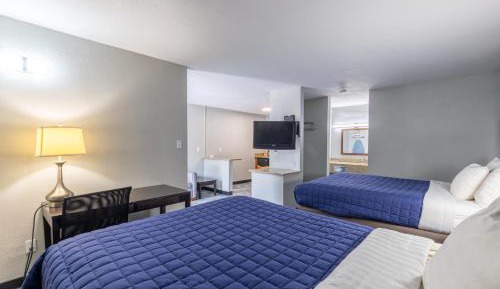 2 Queen Beds with Kitchenette Non-Smoking