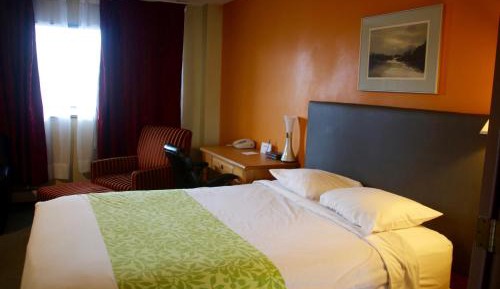 Deluxe Room (2 Adults + 1 Child)