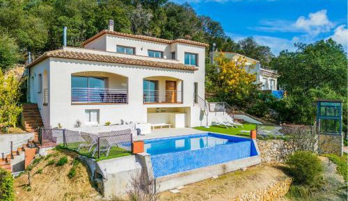 Four-Bedroom Holiday Home
