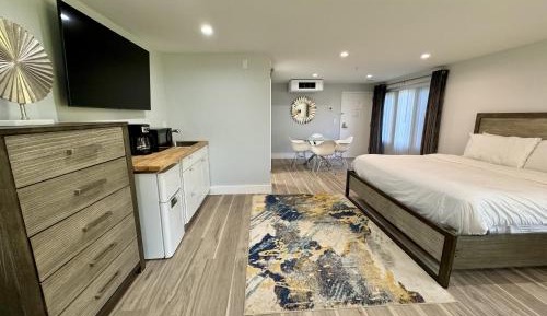 Suite with Hot Tub