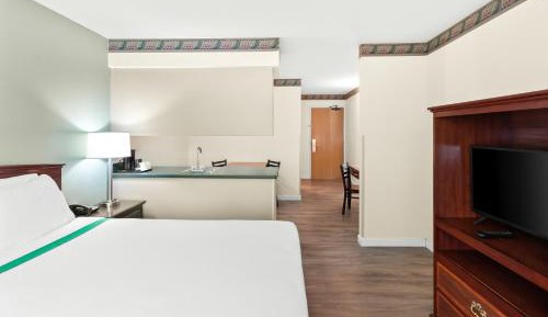 King Suite with Wet Bar
