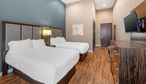 Queen Room with Two Queen Beds - Pet Friendly