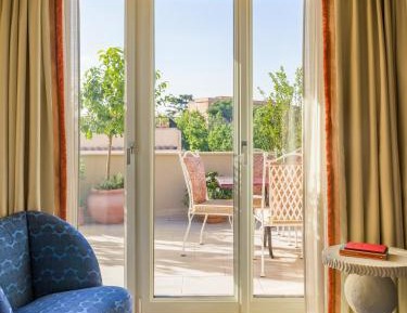 Suite with Terrace and City View