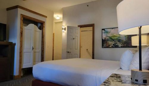 Lodge King Room