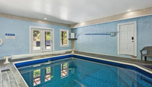 Six-Bedroom Holiday Home